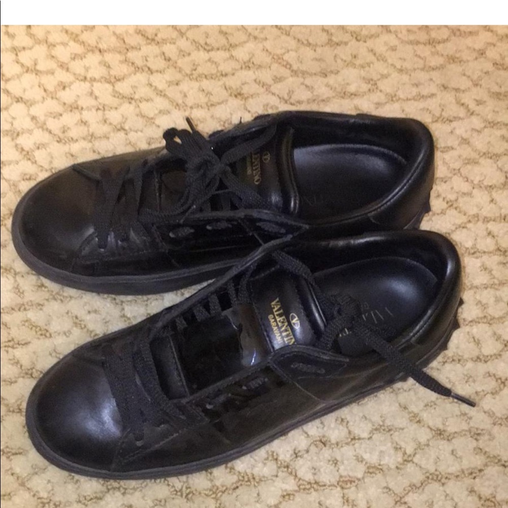 Valentino studded black athletic shoes👟👟👟